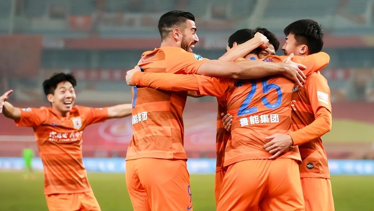 九游娱乐-荷甲倒计时，山东泰山窗口期官宣签约，细节引发关注，气氛紧张，身体对抗强度拉满(山东泰山迎来外援利好)